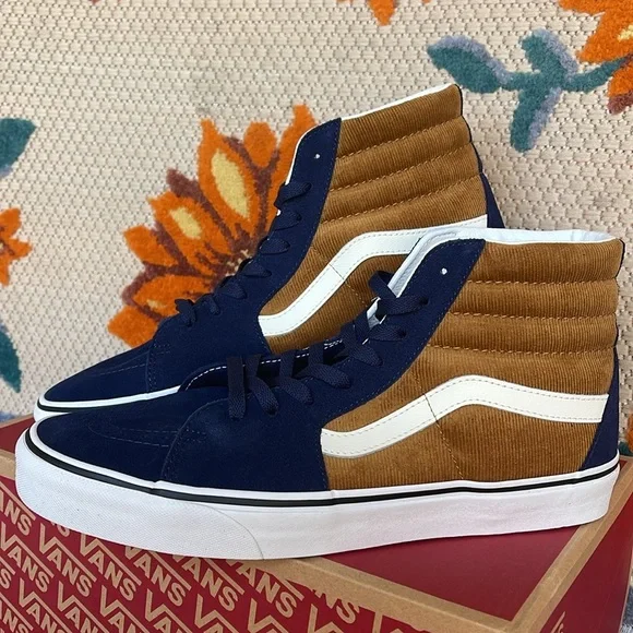 Vans WMNS Sk8-Hi
Mini Cord Blue/Brown
VN0007NS0BO
Sneakers - Picture 8 of 16